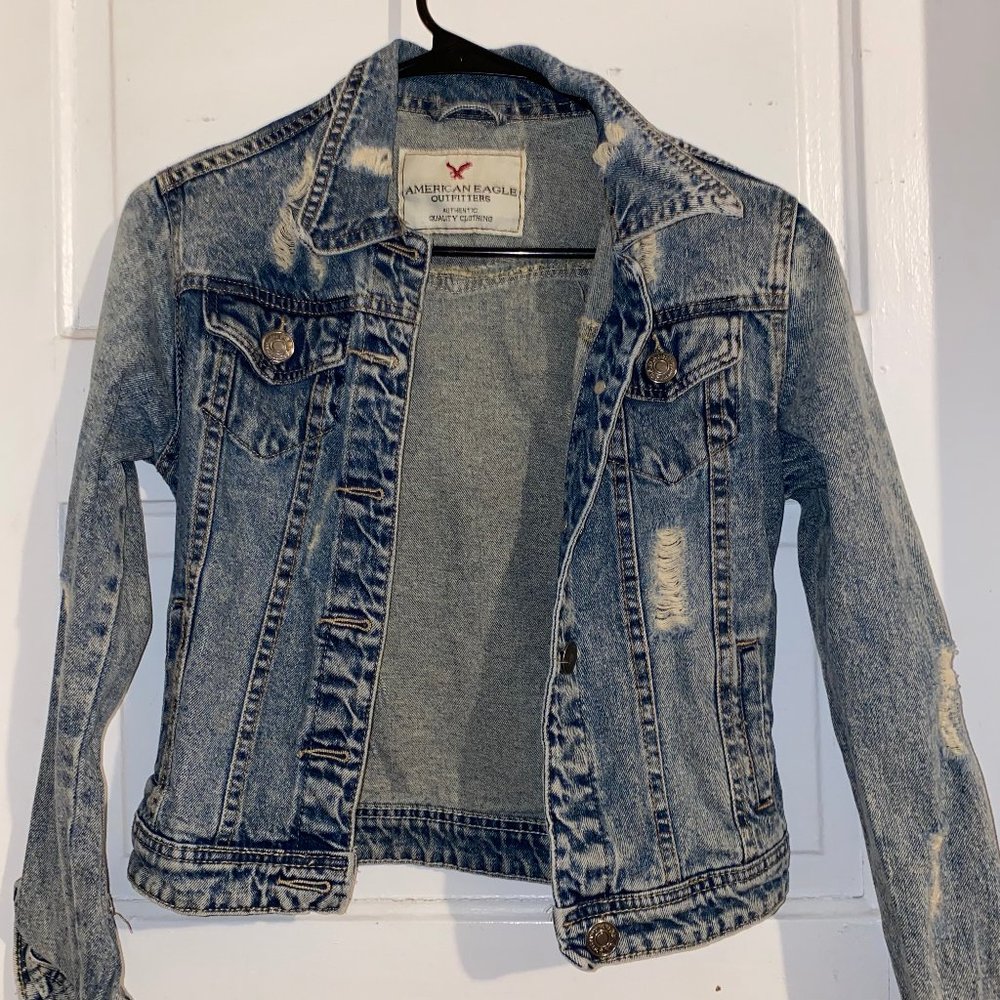 America Eagle AE Distressed Cropped Jean Denim Jacket